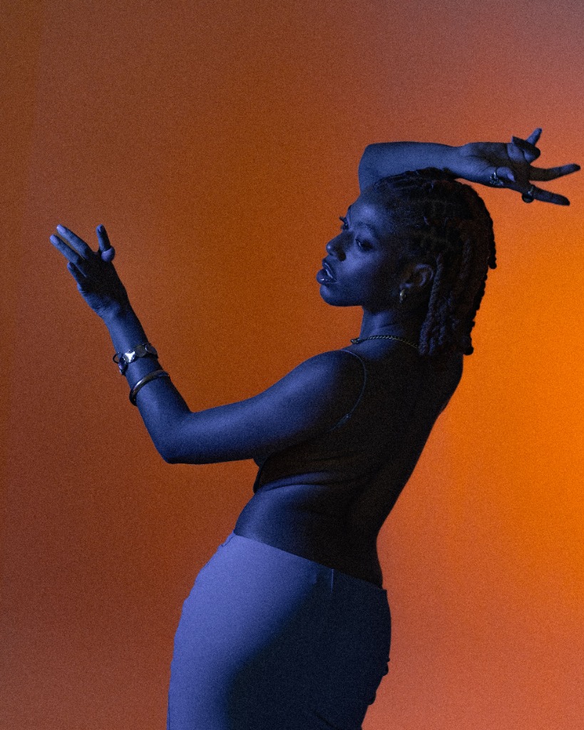 Dyna Edyne - Ethereal Movement & Silhouette